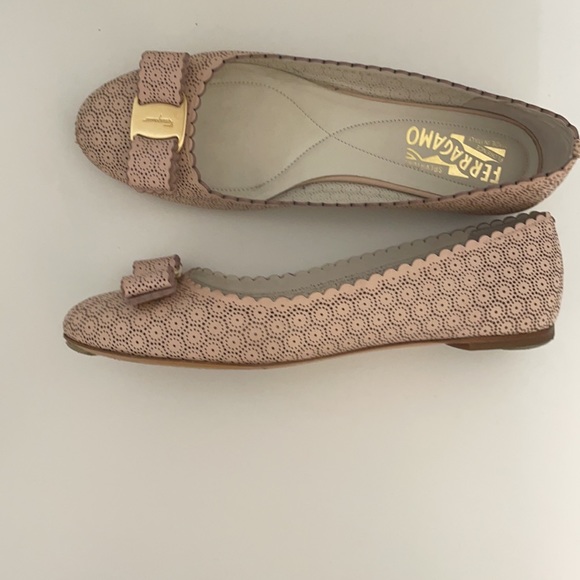 Stunning ferragamo flats - Picture 2 of 3